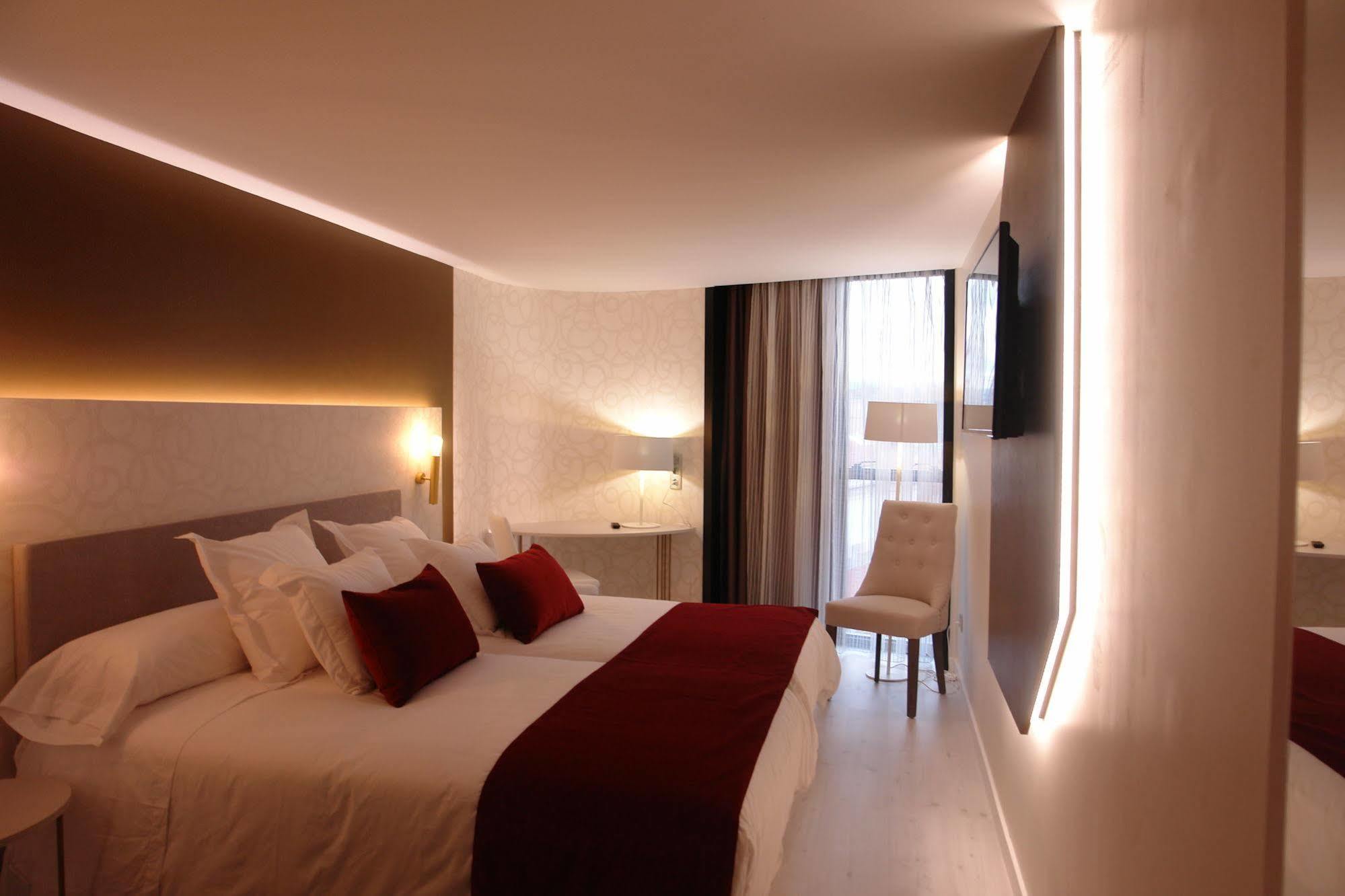 Hotel Cardenal Monforte De Lemos Kültér fotó